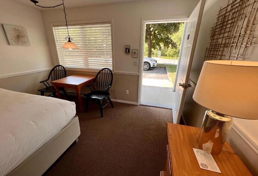 غرفة قياسية رباعية, Main Street Motel