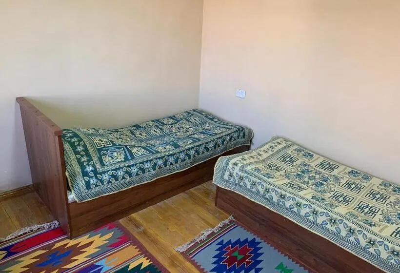 Economy Triple Room, Art Guest House Usto