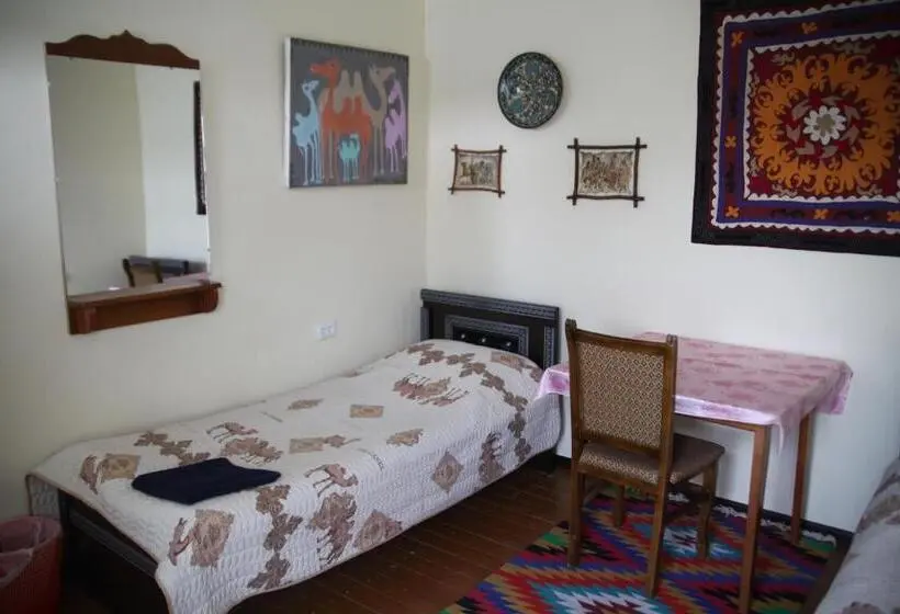اتاق استاندارد با چشم‌انداز, Art Guest House Usto