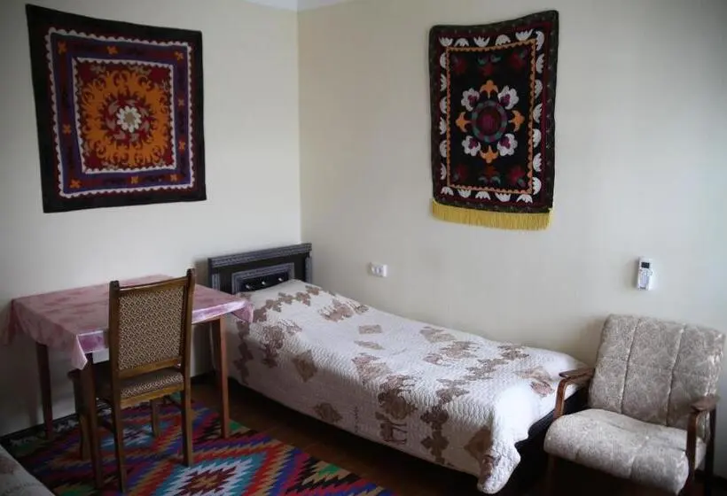 اتاق استاندارد با چشم‌انداز, Art Guest House Usto