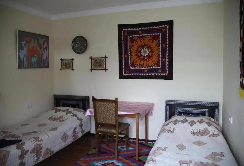اتاق استاندارد با چشم‌انداز, Art Guest House Usto
