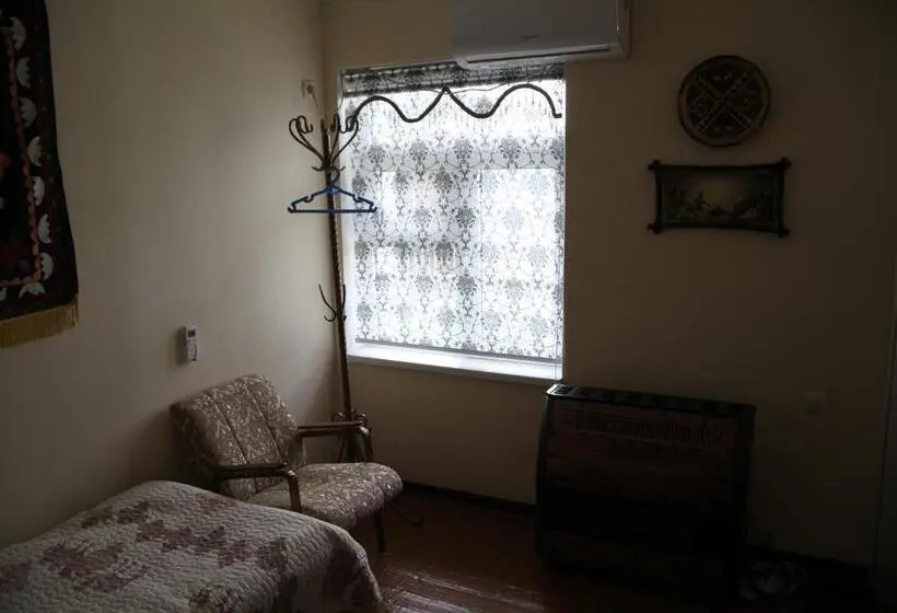 اتاق استاندارد با چشم‌انداز, Art Guest House Usto