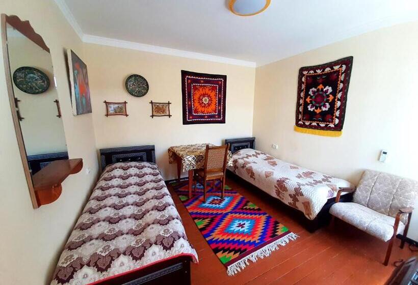 חדר סטנדרט עם נוף, Art Guest House Usto