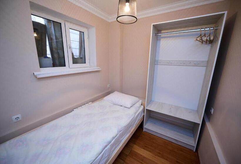 اتاق اکونومی یک تخته, Wanderlust Hostel