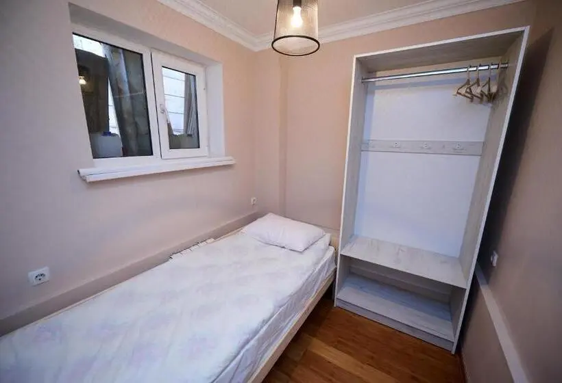 اتاق اکونومی یک تخته, Wanderlust Hostel