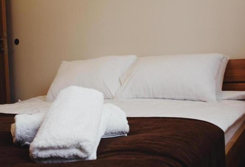 اتاق خانوادگی, Konačište Simče