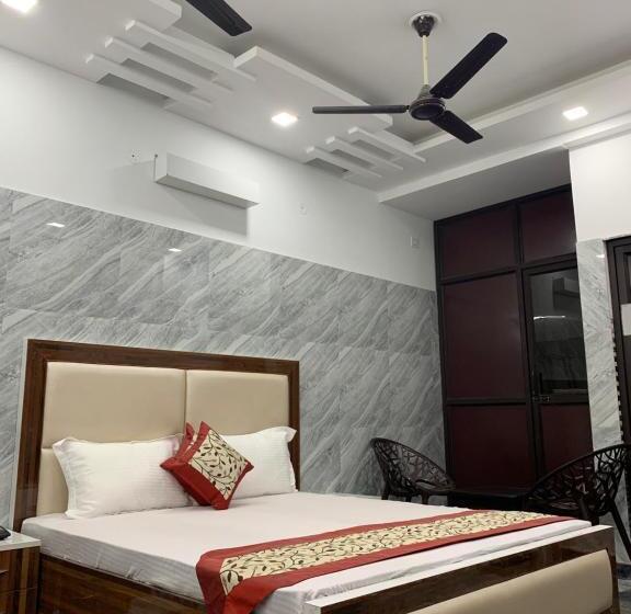 חדר סטנדרט עם מרפסת, Amar Leela