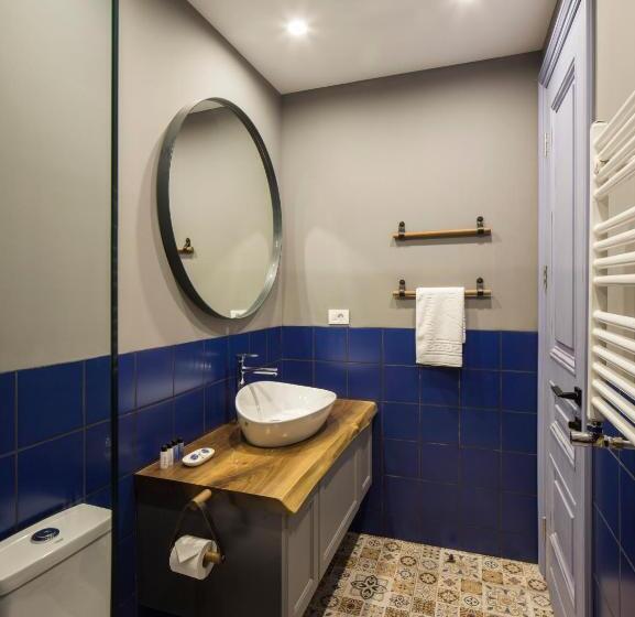 패밀리 룸, Hover Boutique