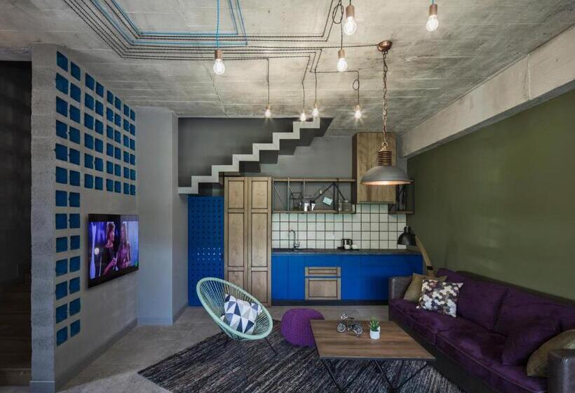 패밀리 룸, Hover Boutique