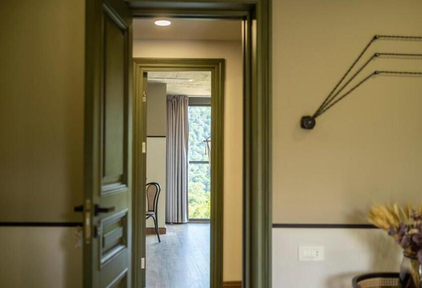 디럭스 패밀리 룸, Hover Boutique