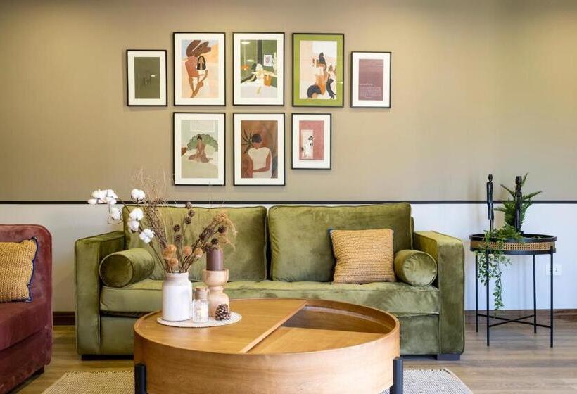 디럭스 패밀리 룸, Hover Boutique