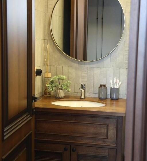 샬레, Hover Boutique