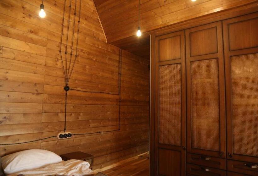 샬레, Hover Boutique