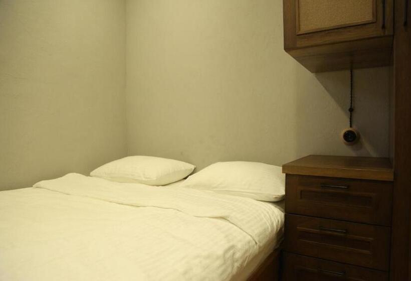 샬레, Hover Boutique