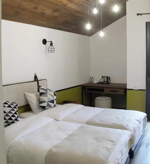 اتاق استاندارد, Hover Boutique