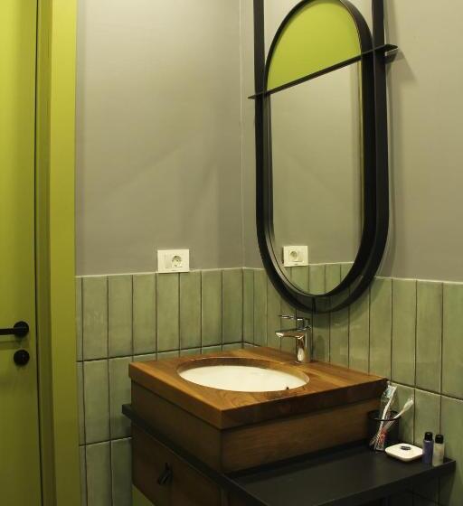 디럭스 룸, Hover Boutique