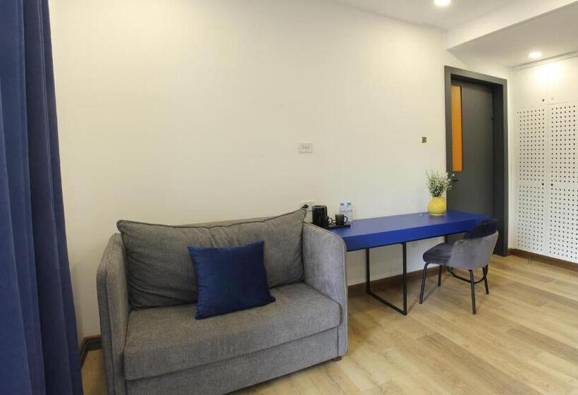 디럭스 룸, Hover Boutique