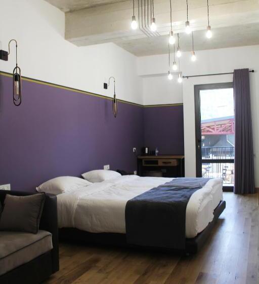 디럭스 룸, Hover Boutique