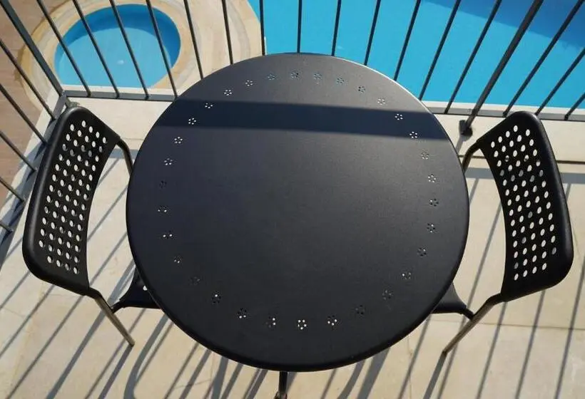 آپارتمان 3 خوابه, Mene Suites
