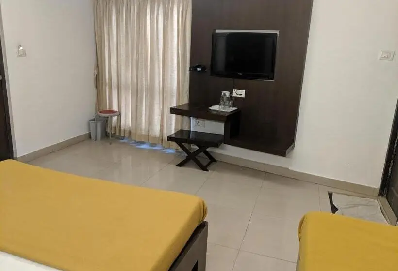 Üç Kişilik Klasik oda, Aashraya