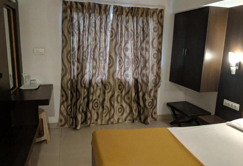 三人经典房间, Aashraya