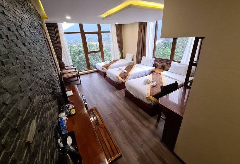 Трехместный Номер Deluxe, Lisha Grand