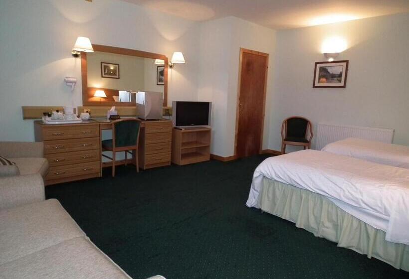 غرفة عائلية, The Red Lion Tavern