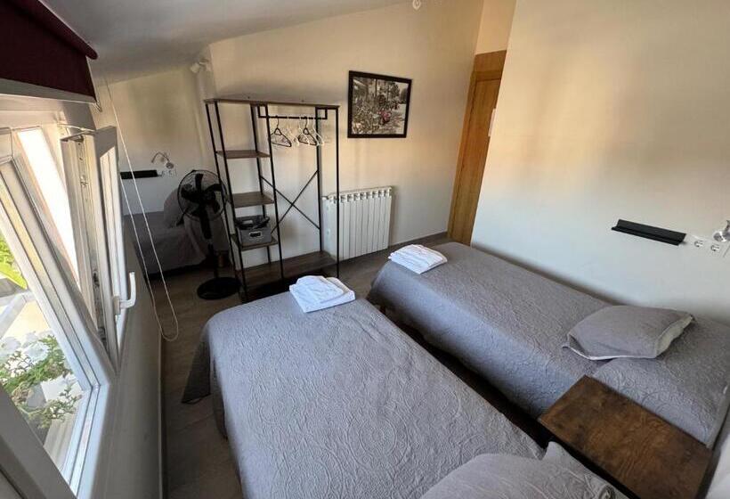 스탠다드 트리픔 룸 공동욕실, Carpe Viam