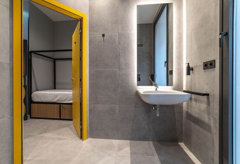 اتاق استاندارد چهار تخته, Petit Hostel La Latina