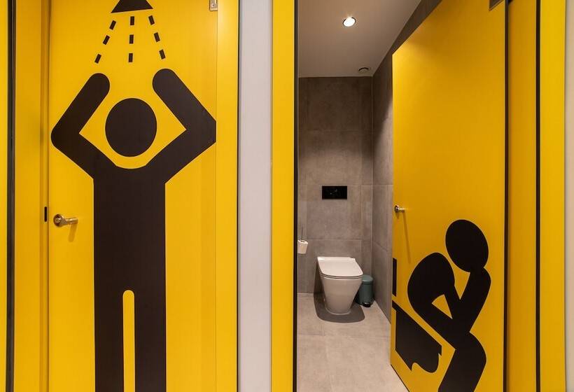 اتاق استاندارد چهار تخته, Petit Hostel La Latina