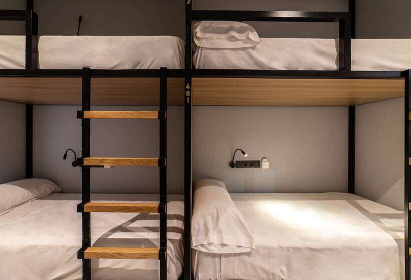 اتاق استاندارد چهار تخته, Petit Hostel La Latina