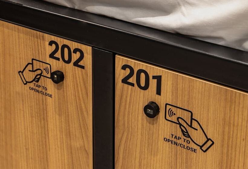 اتاق استاندارد چهار تخته, Petit Hostel La Latina