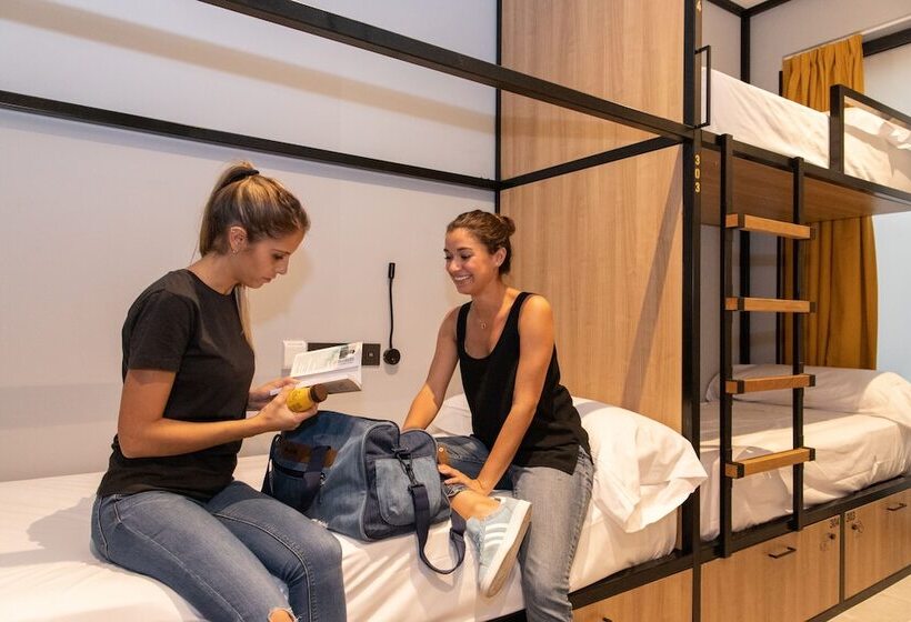 اتاق استاندارد چهار تخته, Petit Hostel La Latina