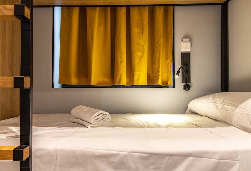 تختخواب در اتاق مشترک, Petit Hostel La Latina