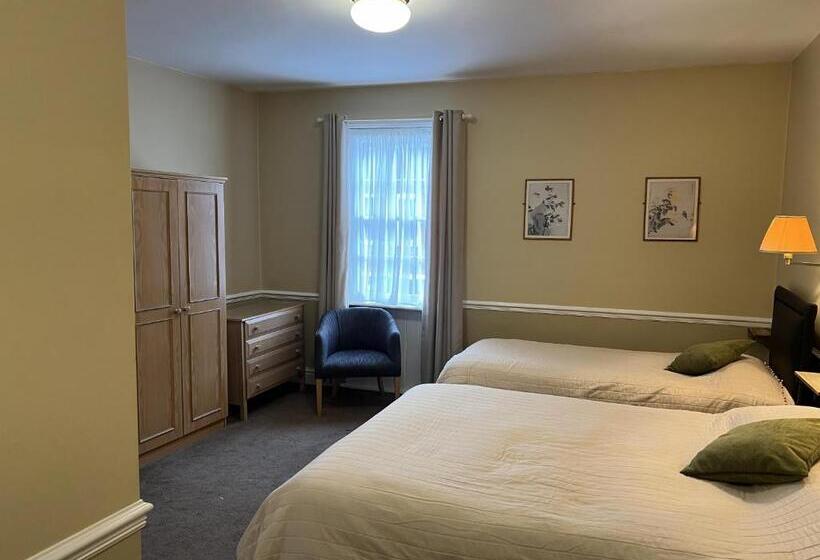 غرفة قياسية ثلاثية, Royal Oak Hotel, Garstang