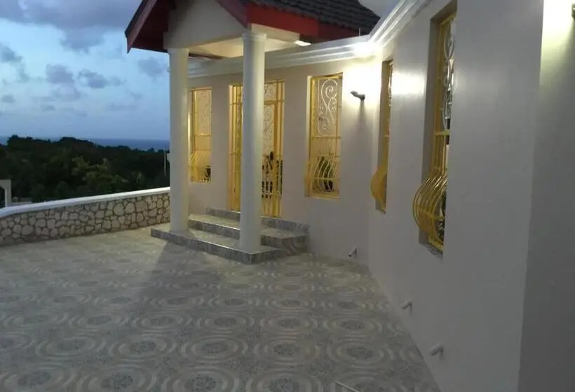 اتاق لوکس, Cool Breeze Discovery Bay
