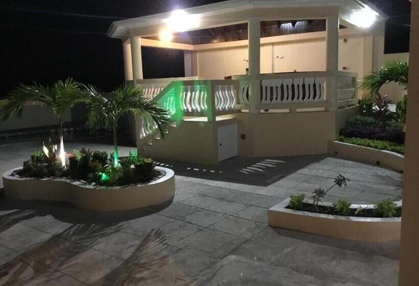 اتاق لوکس, Cool Breeze Discovery Bay