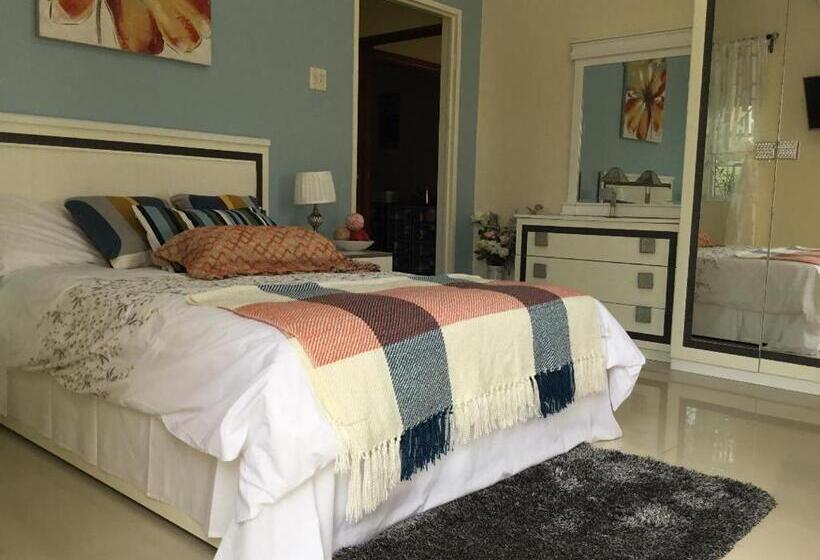 اتاق لوکس, Cool Breeze Discovery Bay