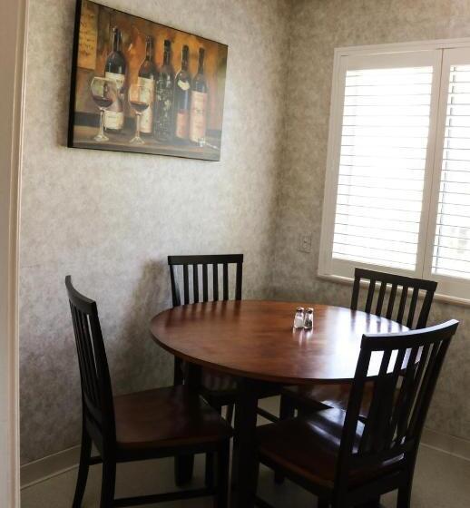 غرفة ديلوكس سرير كينج, Country Inn Motel