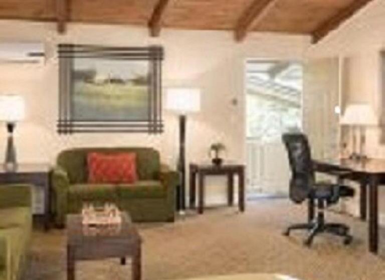 إستوديو قياسى سرير كينج, Country Inn Motel