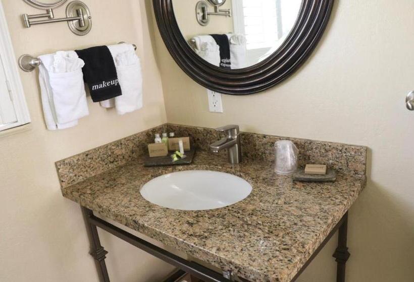 إستوديو قياسى سرير كينج, Country Inn Motel