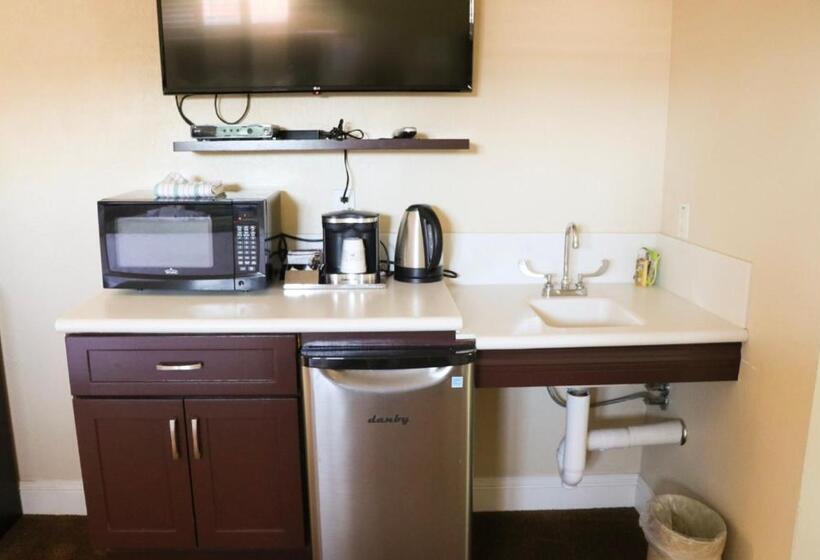 إستوديو قياسى, Country Inn Motel