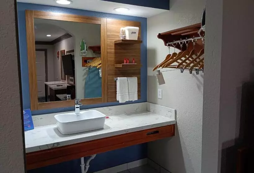 キングサイズベッドのスタンダードルーム, Americas Best Value Inn & Suites Alvin/houston