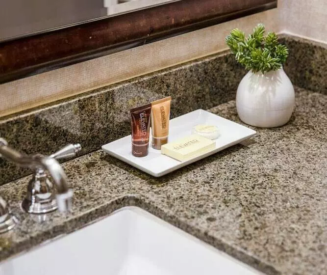 استودیوی استاندارد, Ayres Suites Diamond Bar