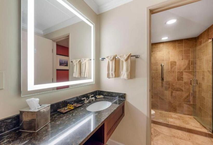 Люкс Кровать Кинг, Best Western Plus White Bear Country Inn