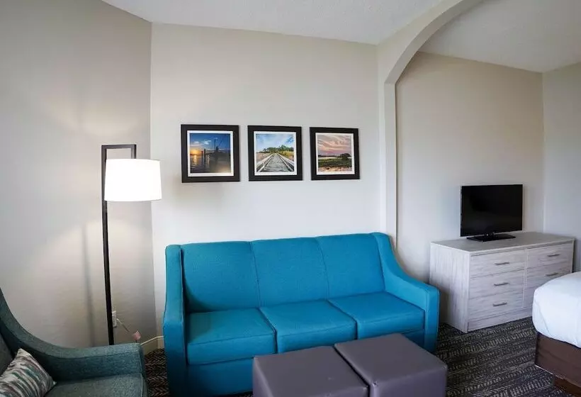 クイーンサイズベッドのスイートルーム, Comfort Suites Chincoteague Island Bayfront Resort