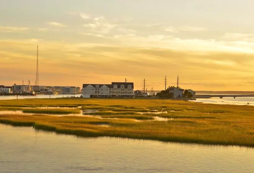 クイーンサイズベッドのスイートルーム, Comfort Suites Chincoteague Island Bayfront Resort