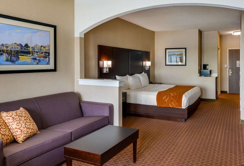 Люкс Премиум, Comfort Suites Chincoteague Island Bayfront Resort