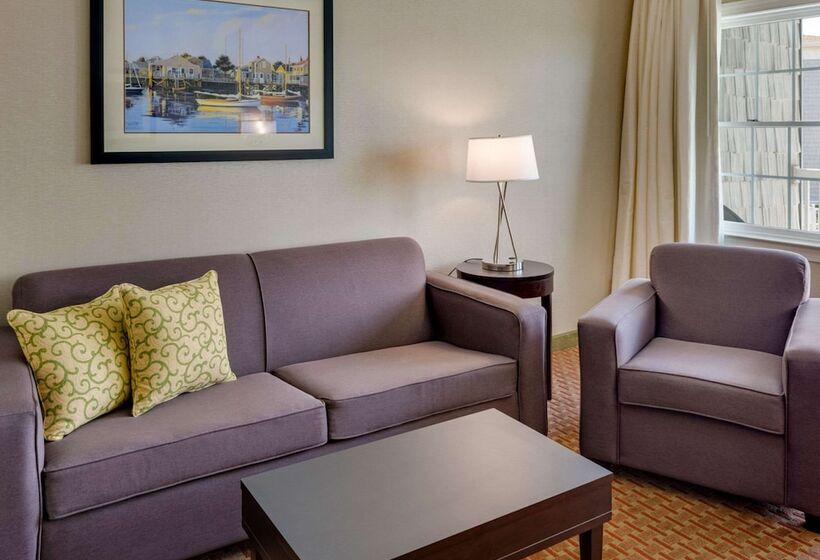 Люкс Премиум, Comfort Suites Chincoteague Island Bayfront Resort