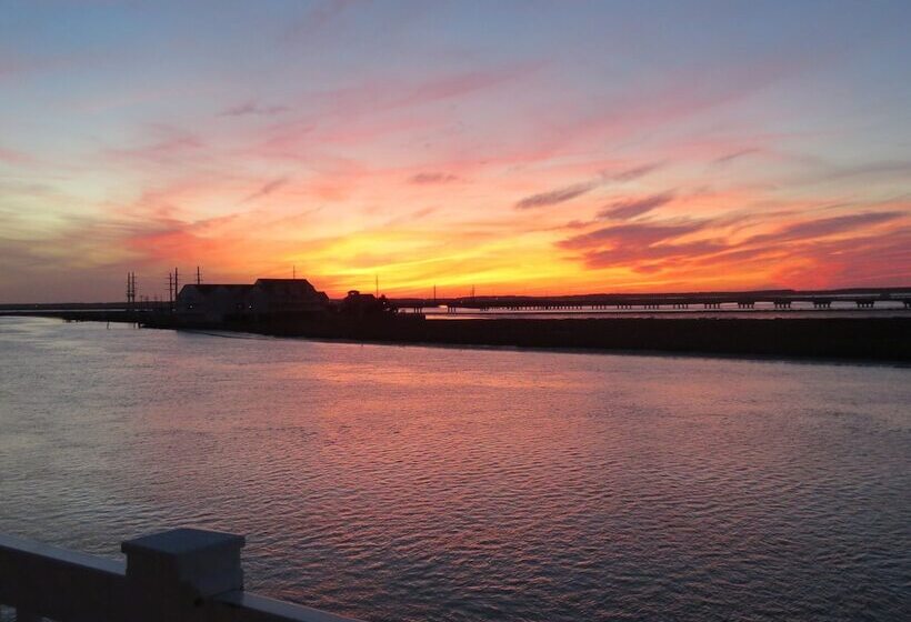 جناح رئاسى, Comfort Suites Chincoteague Island Bayfront Resort